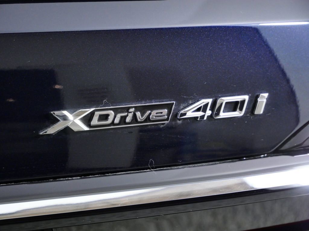 Thumbnail: 2026 BMW X7 - 14