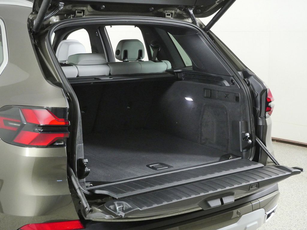 Thumbnail: 2026 BMW X5 - 29