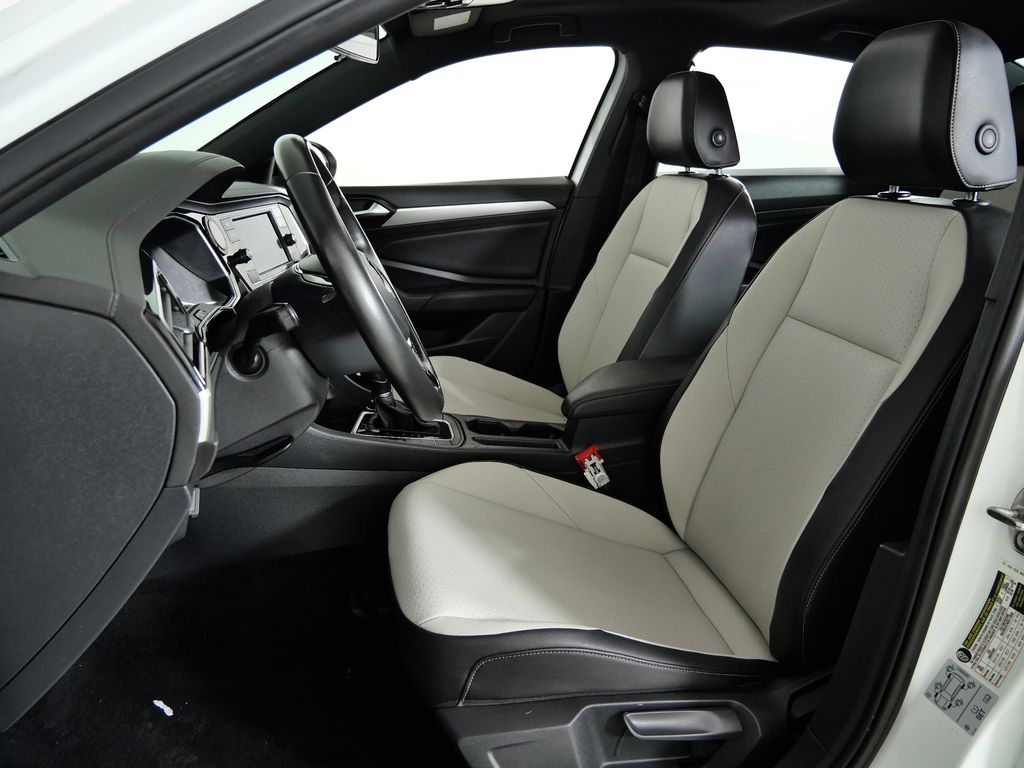 Thumbnail: 2019 Volkswagen Jetta - 32