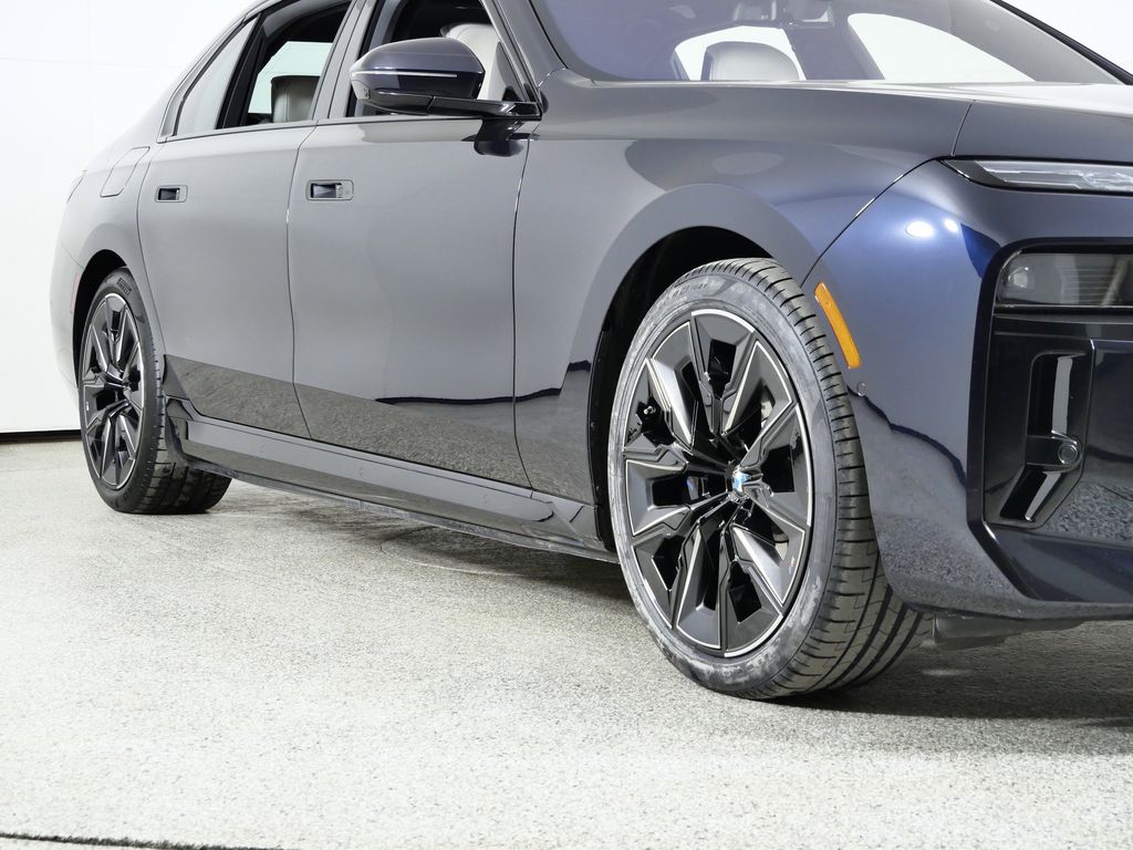 Thumbnail: 2023 BMW i7 - 7