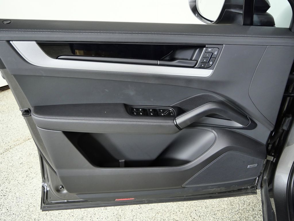 Thumbnail: 2024 Porsche Cayenne - 33