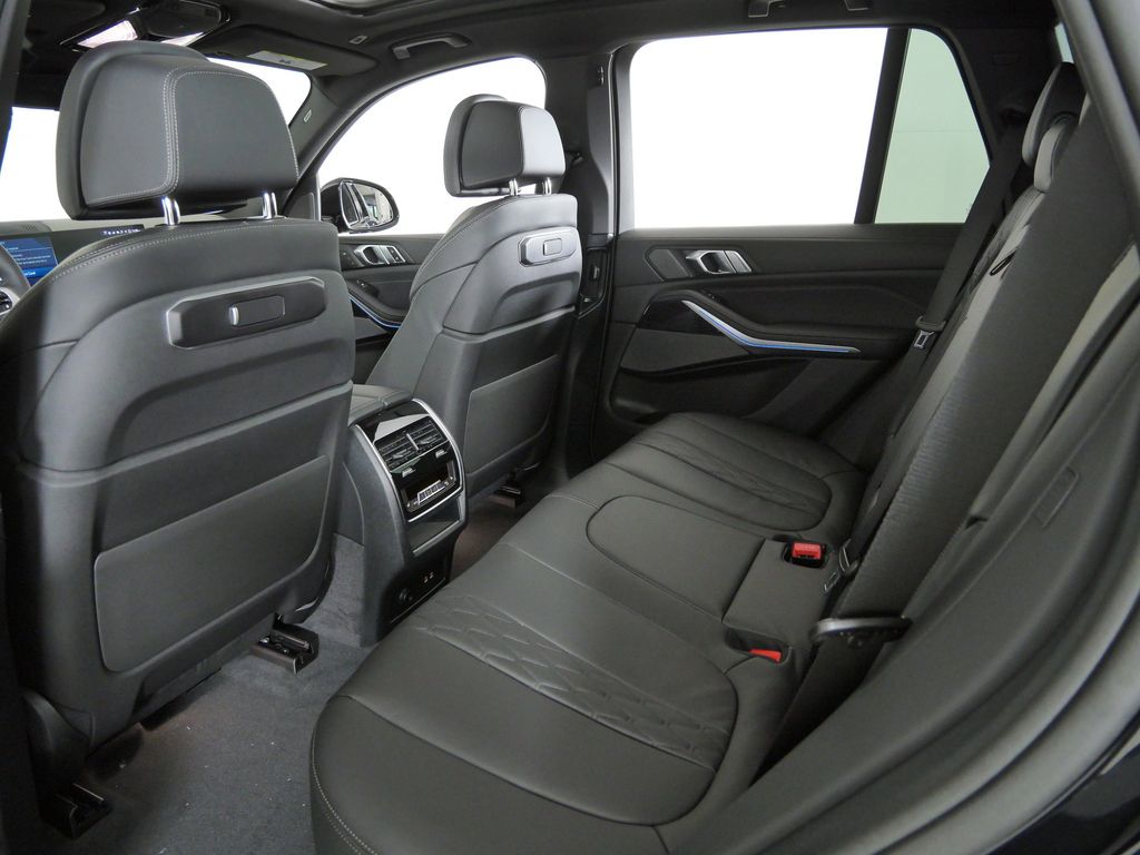 Thumbnail: 2026 BMW X5 - 32