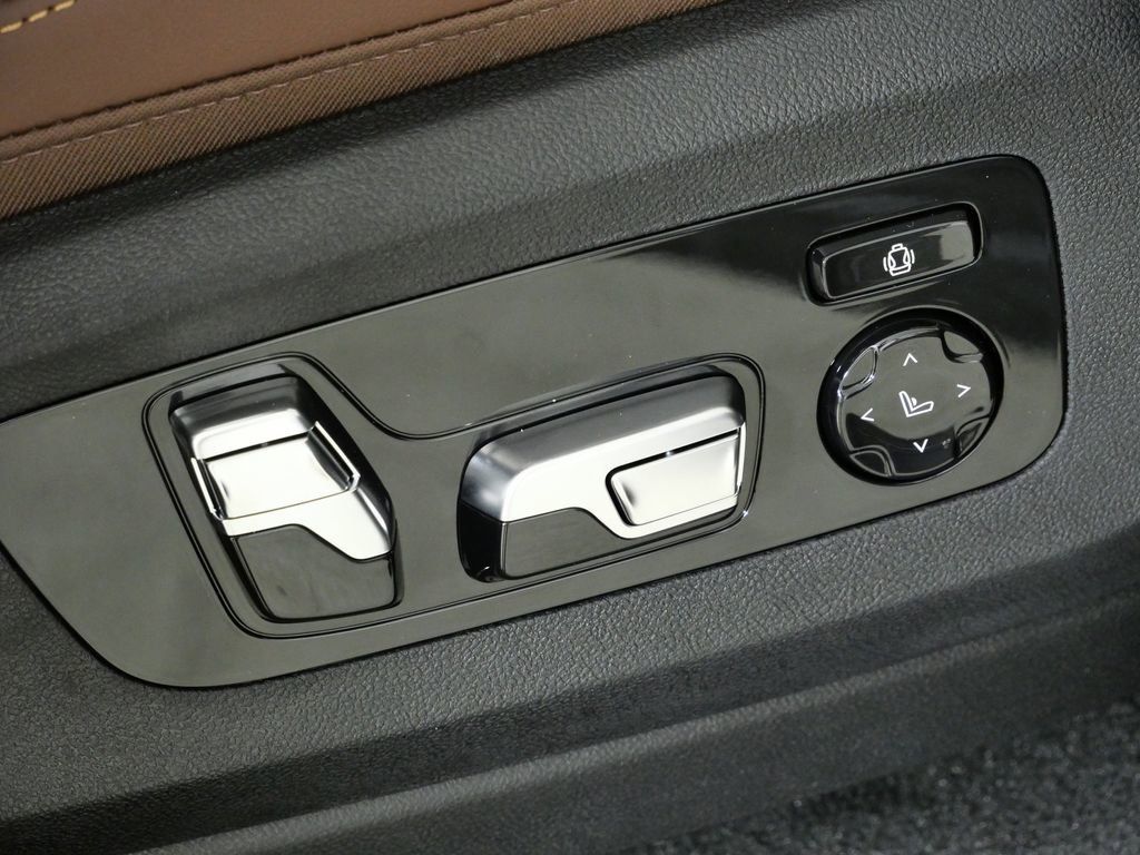 Thumbnail: 2026 BMW X7 - 24