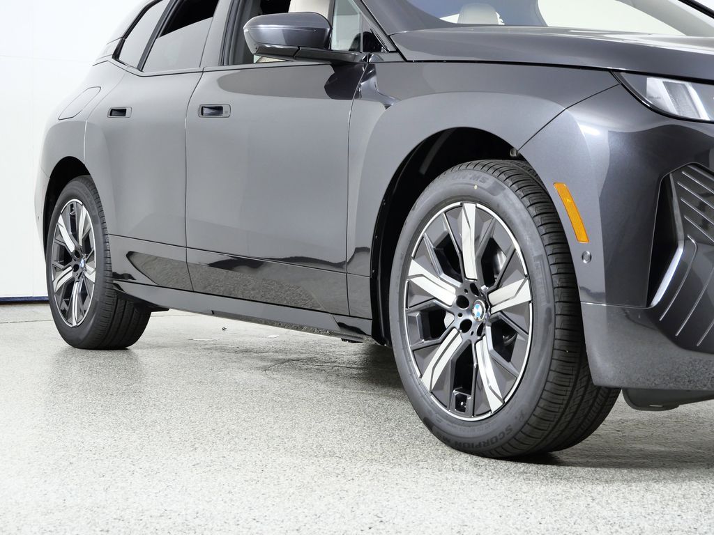 Thumbnail: 2026 BMW iX - 6