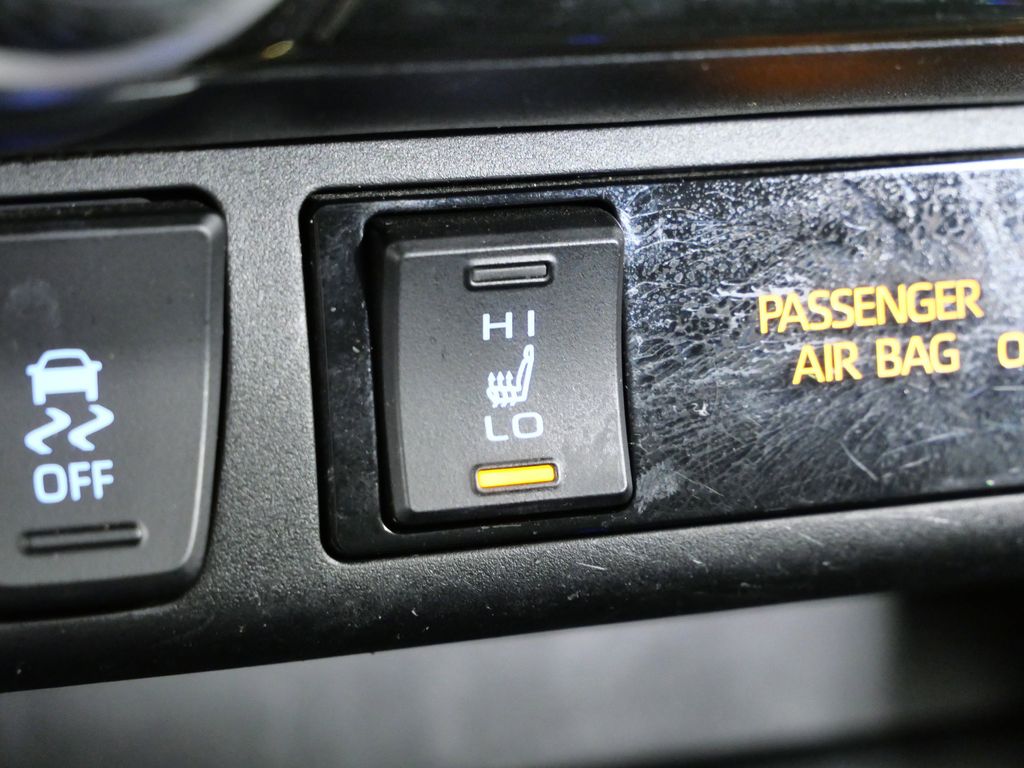 Thumbnail: 2021 Toyota RAV4 - 43