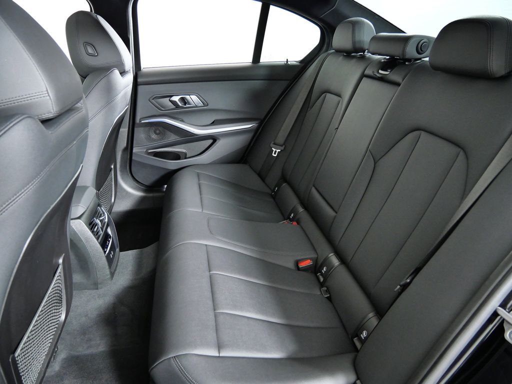 Thumbnail: 2021 BMW 3 Series - 32