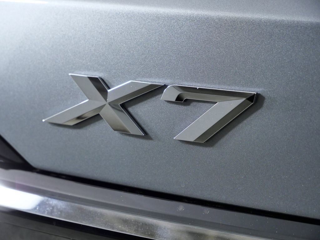 Thumbnail: 2026 BMW X7 - 15