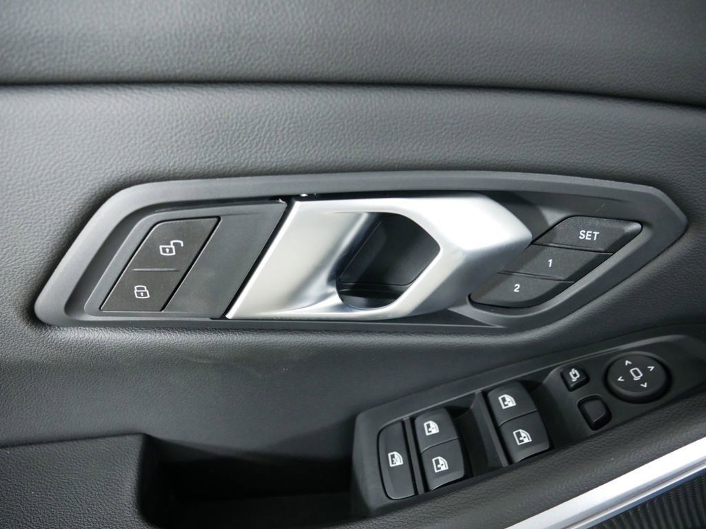 Thumbnail: 2025 BMW 3 Series - 39