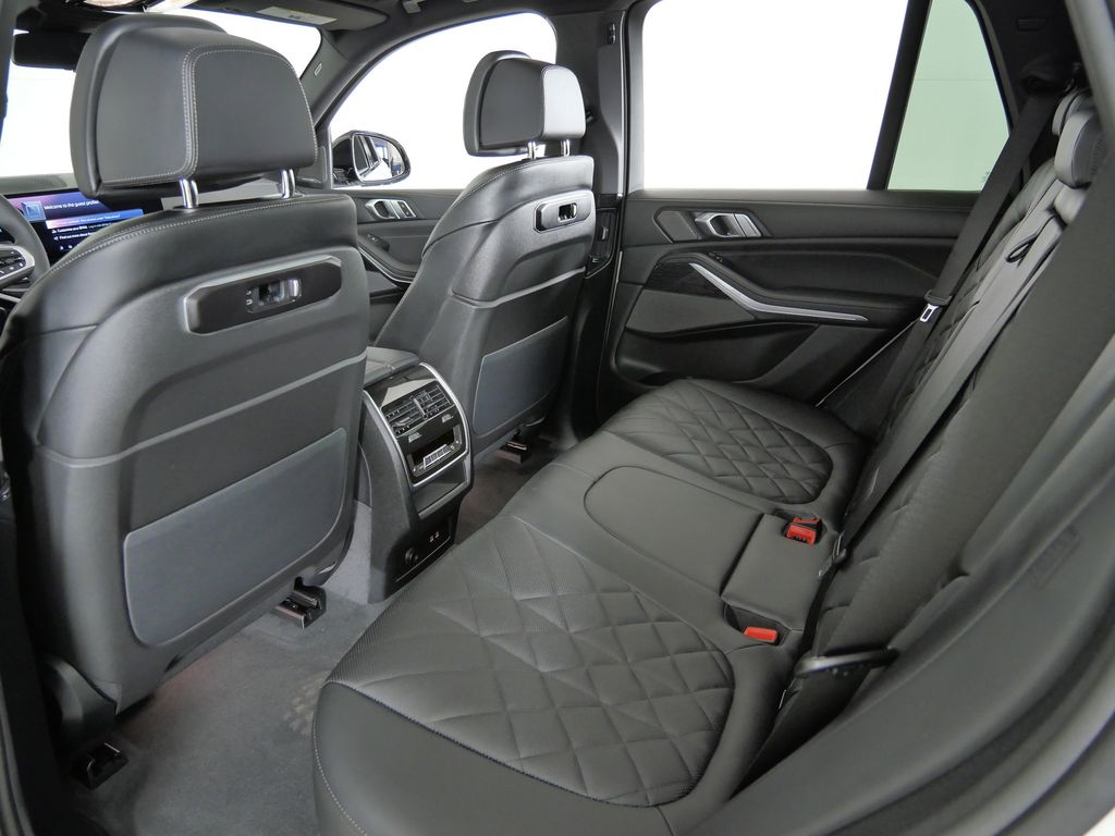 Thumbnail: 2026 BMW X5 - 32