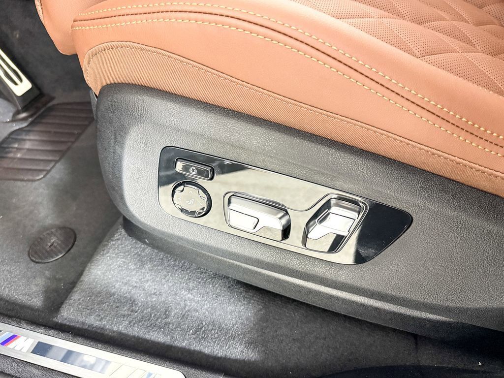 Thumbnail: 2026 BMW X7 - 37