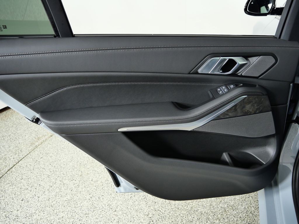 Thumbnail: 2026 BMW X7 - 31