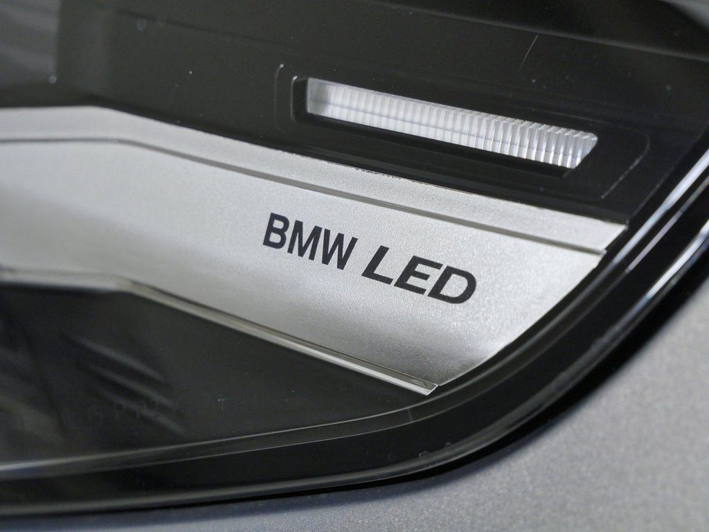 Thumbnail: 2027 BMW 5 Series - 4