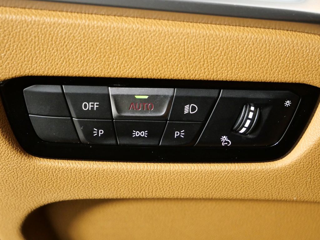 Thumbnail: 2025 BMW i4 - 44