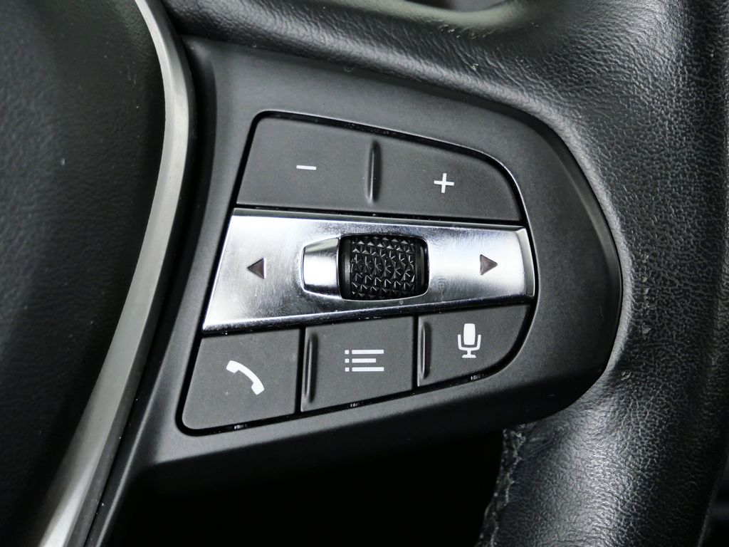 Thumbnail: 2022 BMW 3 Series - 41