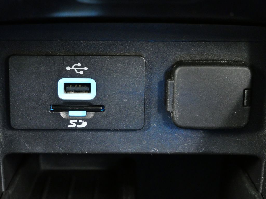 Thumbnail: 2016 Ford Explorer - 49