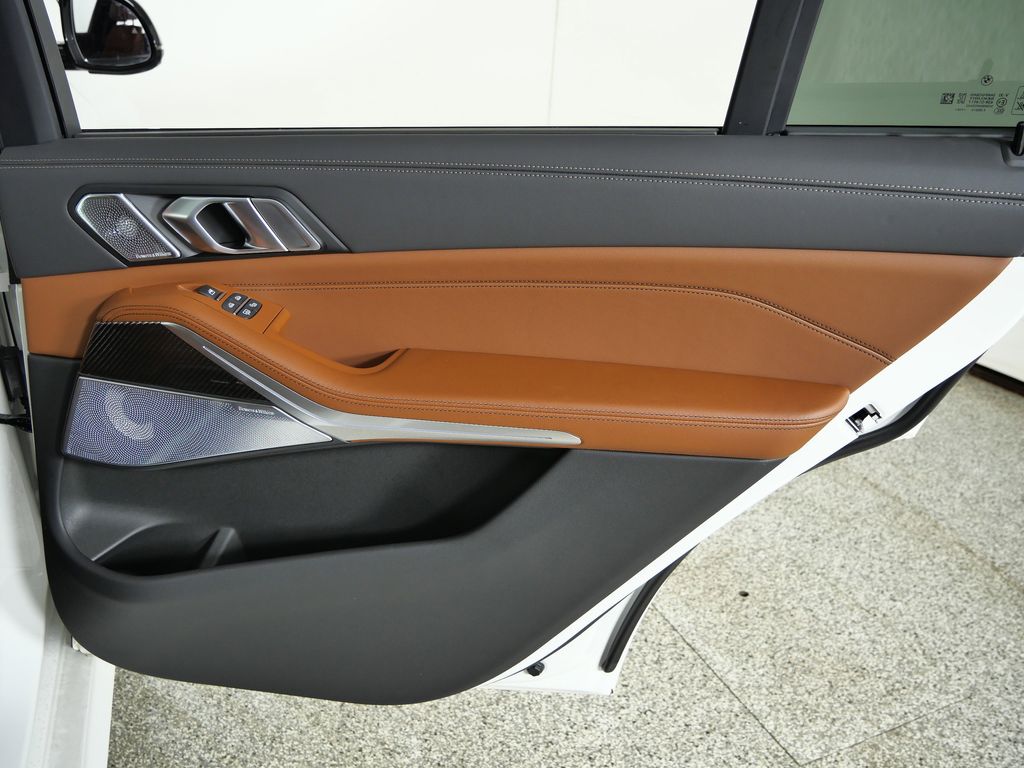 Thumbnail: 2026 BMW X7 - 25