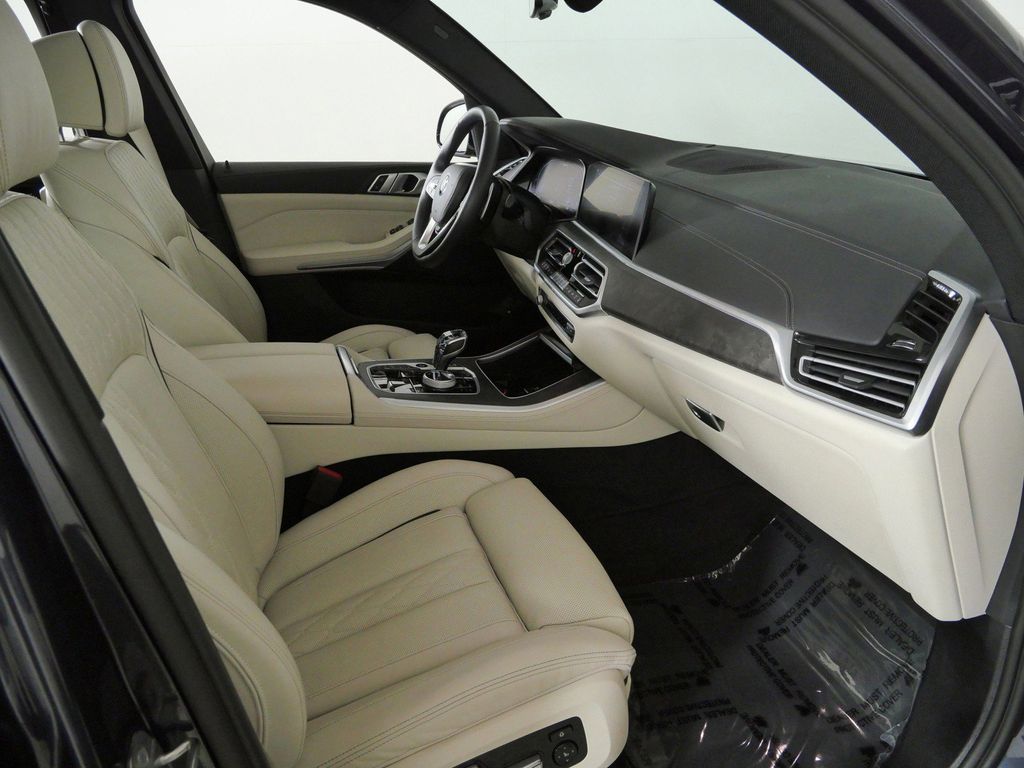 Thumbnail: 2022 BMW X5 - 23
