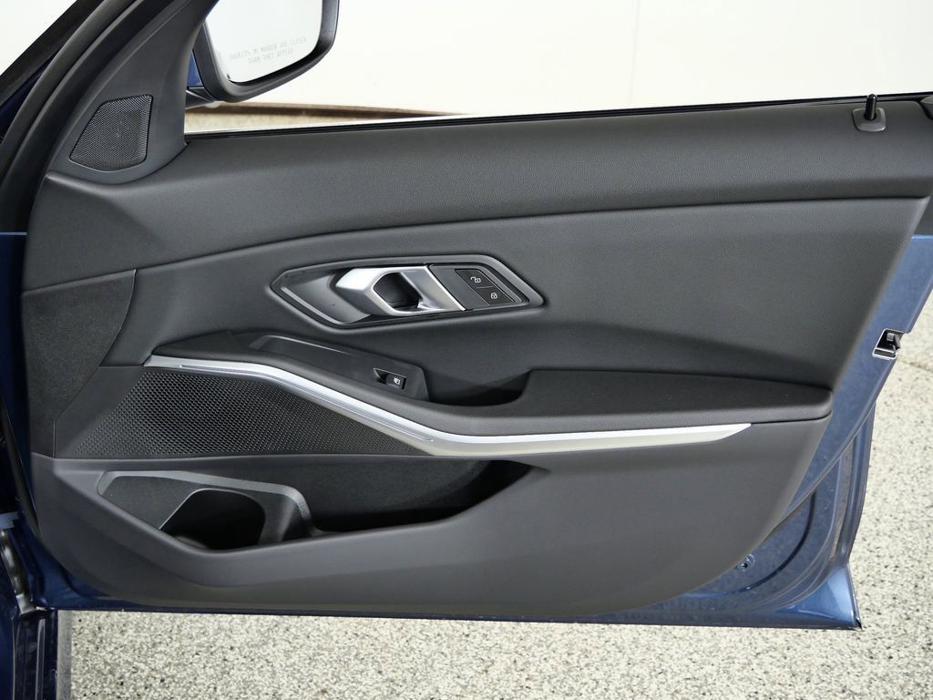 Thumbnail: 2026 BMW 3 Series - 21