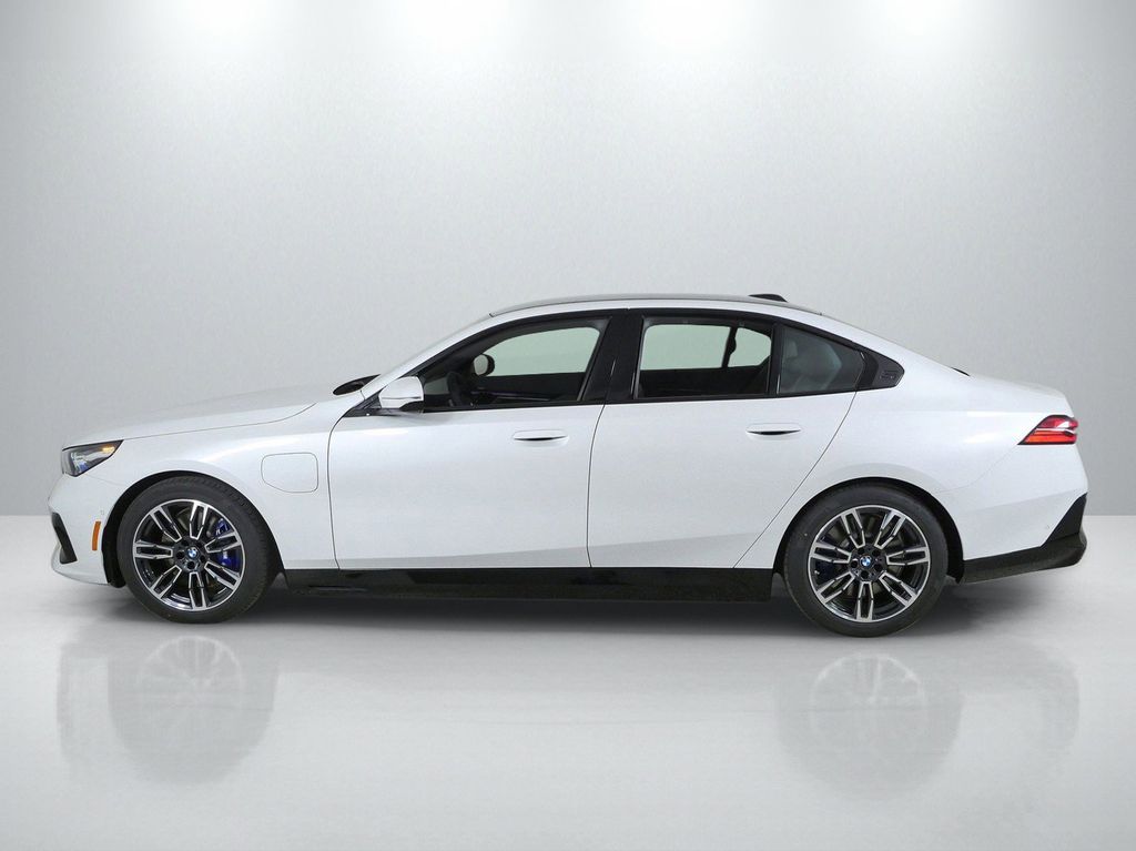 Thumbnail: 2027 BMW 5 Series - 15