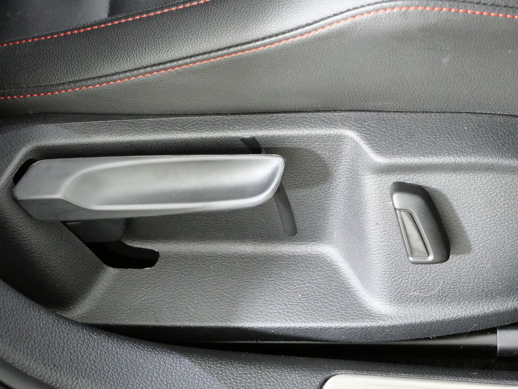 Thumbnail: 2021 Volkswagen Golf - 23