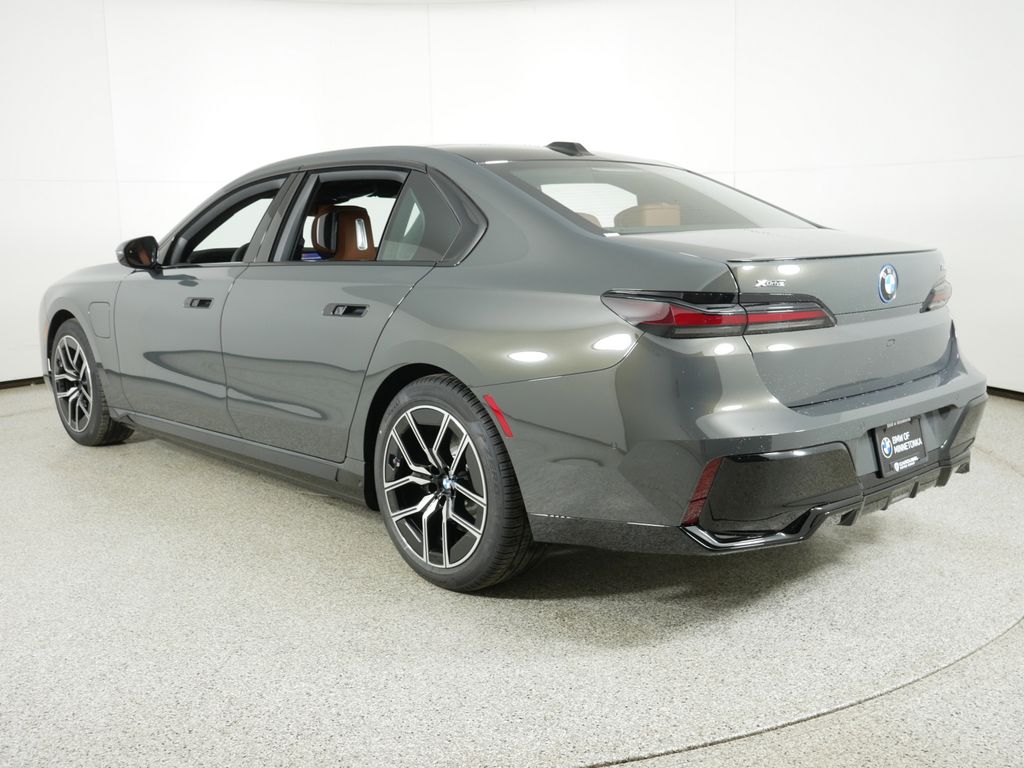 Thumbnail: 2025 BMW 7 Series - 13
