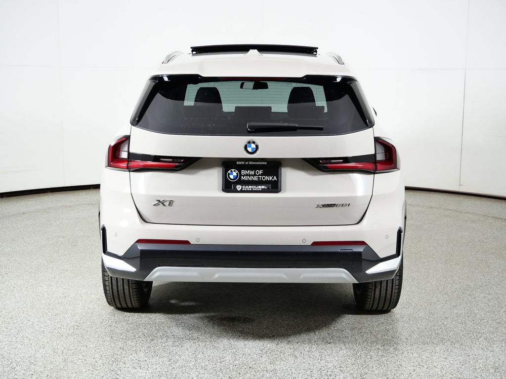 Thumbnail: 2026 BMW X1 - 10