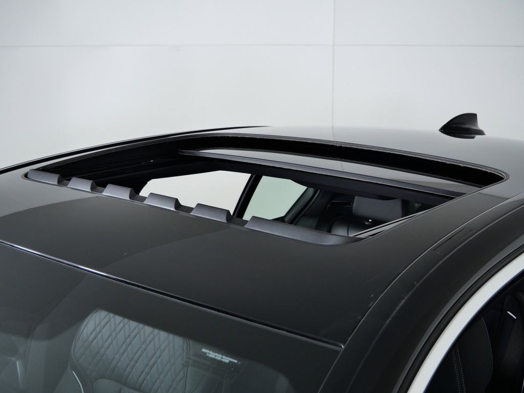 Thumbnail: 2023 BMW 5 Series - 22