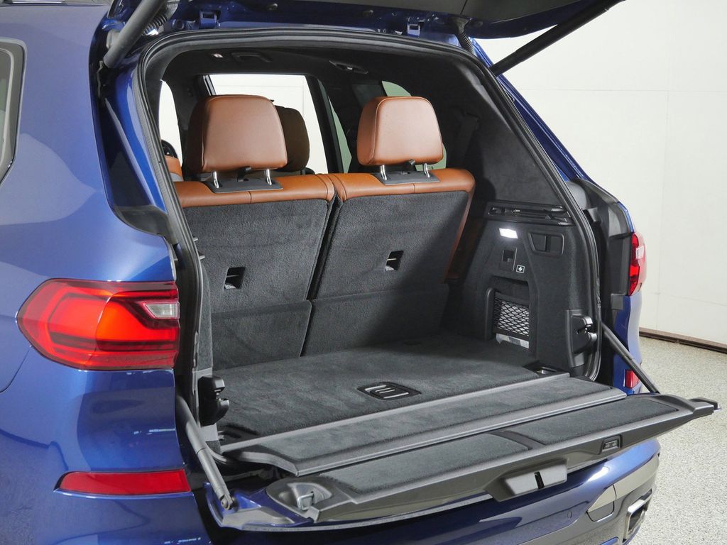 Thumbnail: 2021 BMW X7 - 31