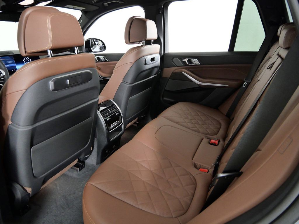 Thumbnail: 2026 BMW X5 - 32