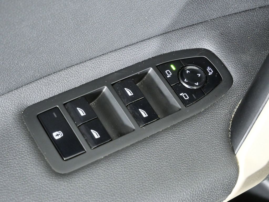 Thumbnail: 2023 BMW iX - 40