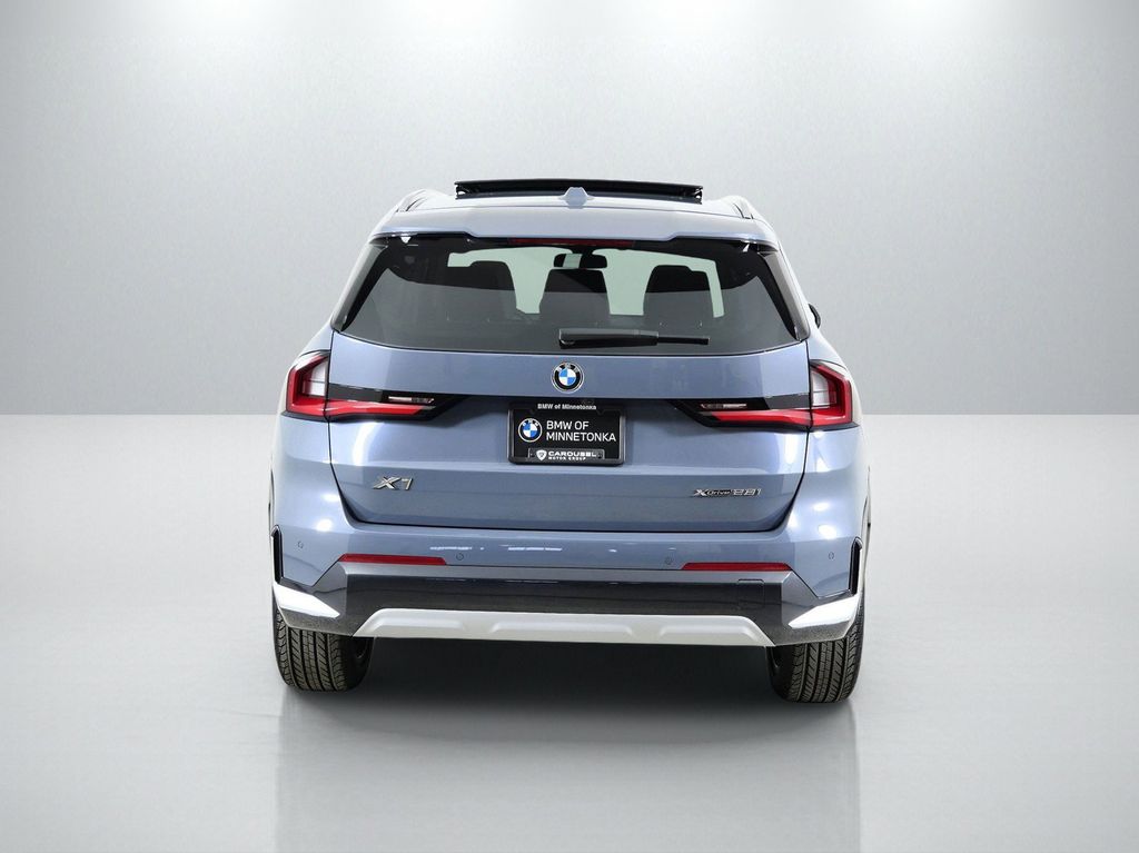 Thumbnail: 2026 BMW X1 - 10