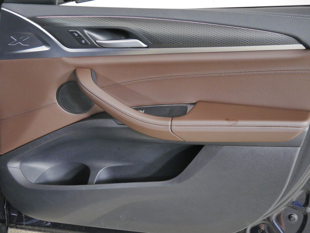 Thumbnail: 2023 BMW X4 - 23