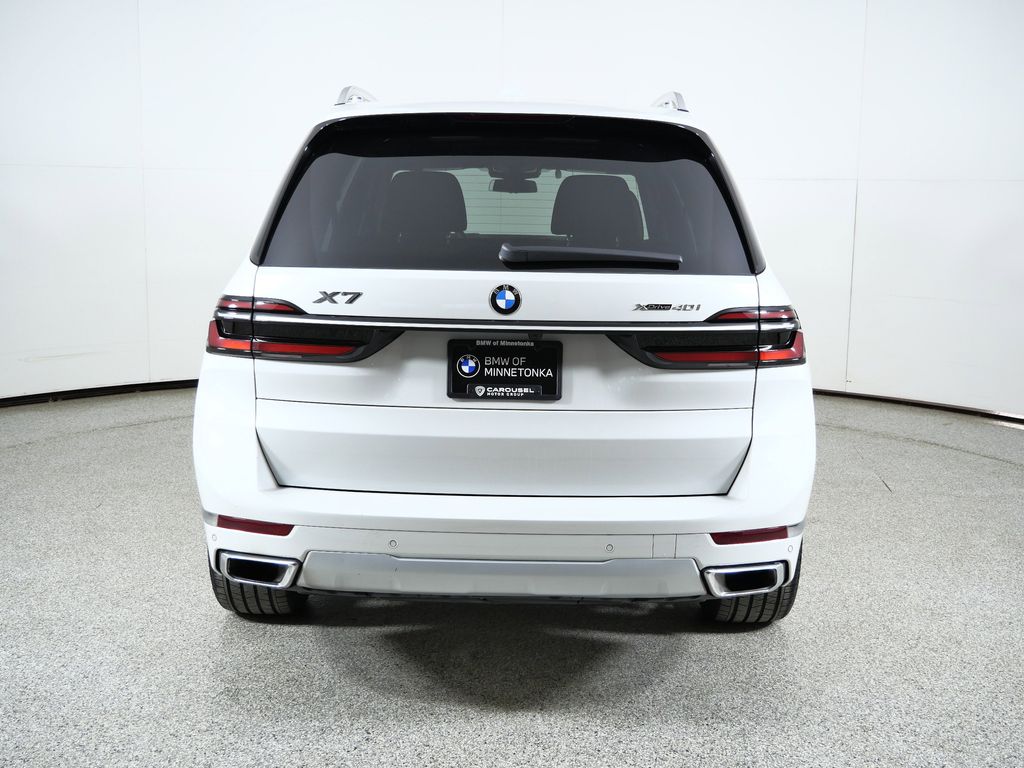 Thumbnail: 2024 BMW X7 - 12