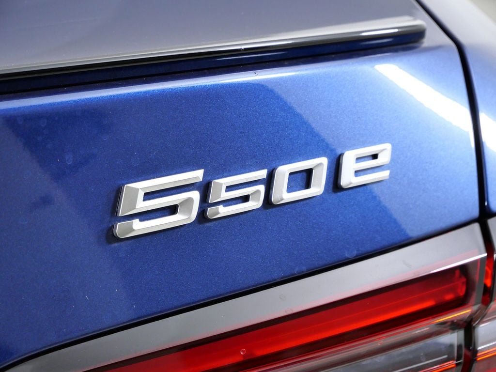 Thumbnail: 2026 BMW 5 Series - 12