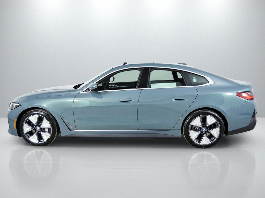Thumbnail: 2026 BMW i4 - 15