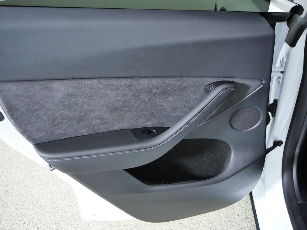 Thumbnail: 2025 Tesla Model Y - 32