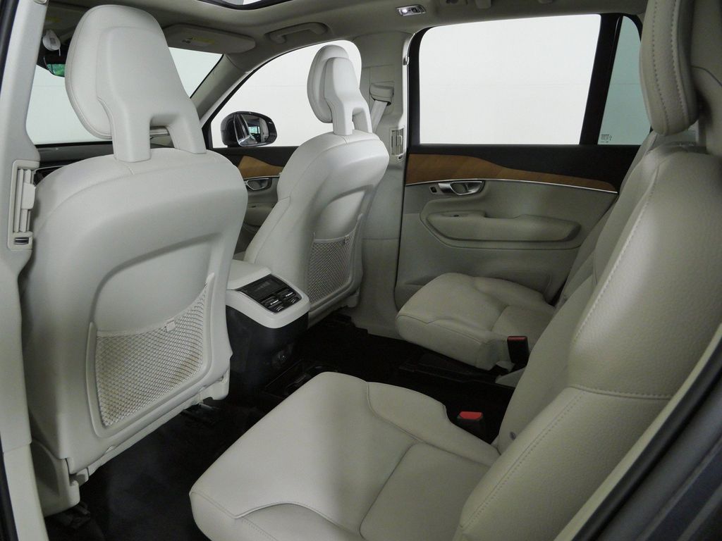 Thumbnail: 2022 Volvo XC90 - 29