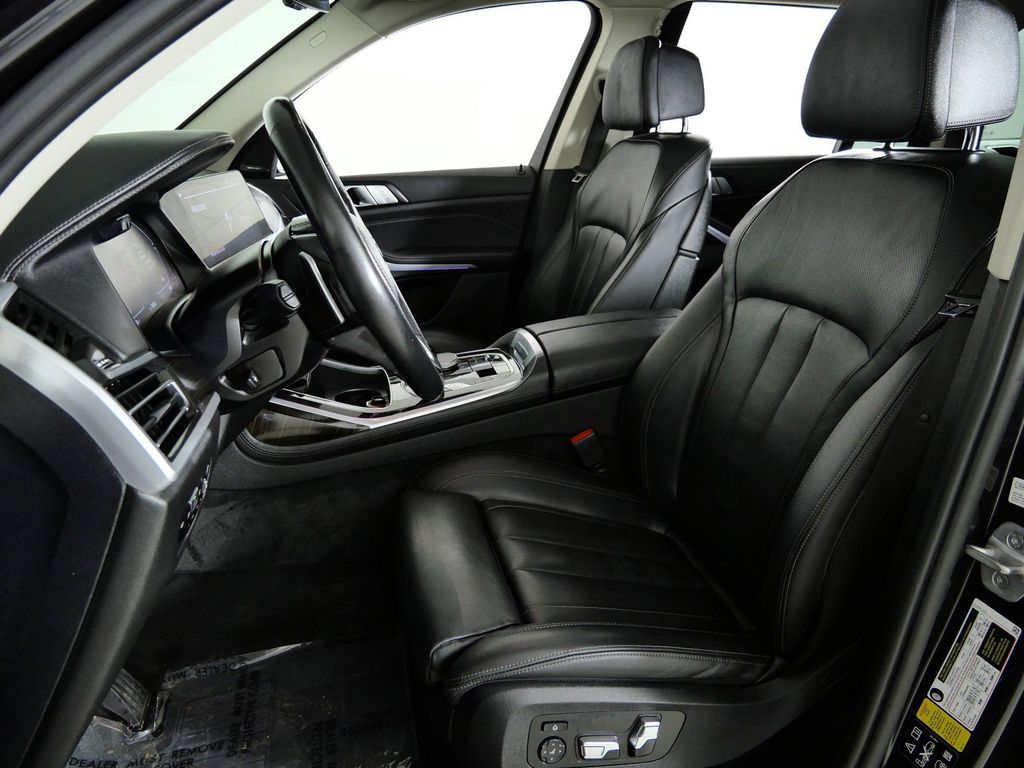 Thumbnail: 2021 BMW X7 - 38