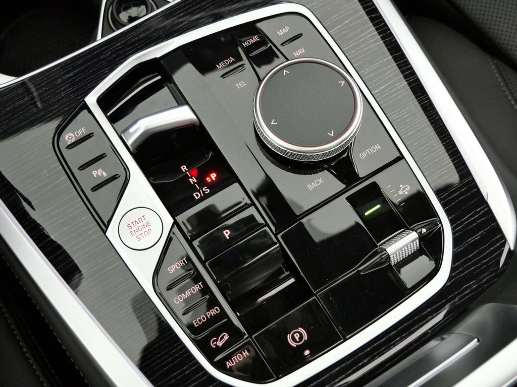 Thumbnail: 2026 BMW X7 - 48