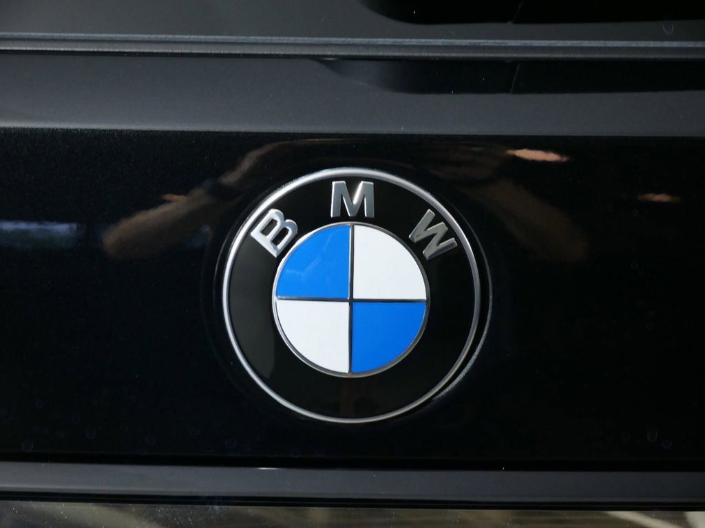 Thumbnail: 2025 BMW X7 - 12