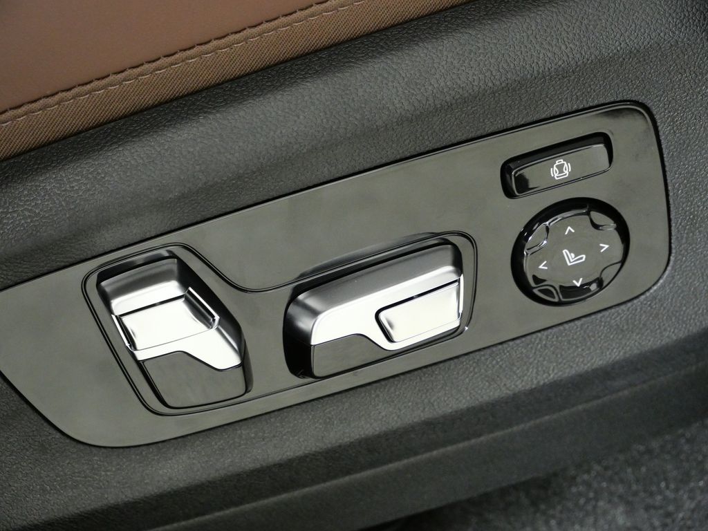 Thumbnail: 2026 BMW X7 - 22