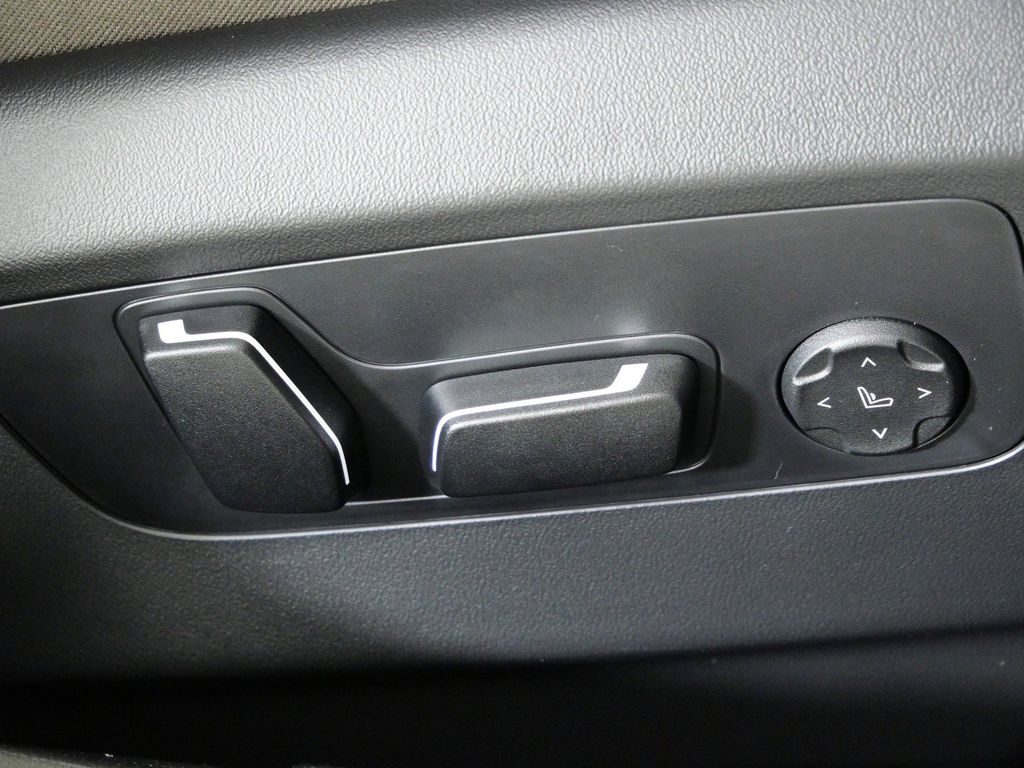 Thumbnail: 2026 BMW 5 Series - 22