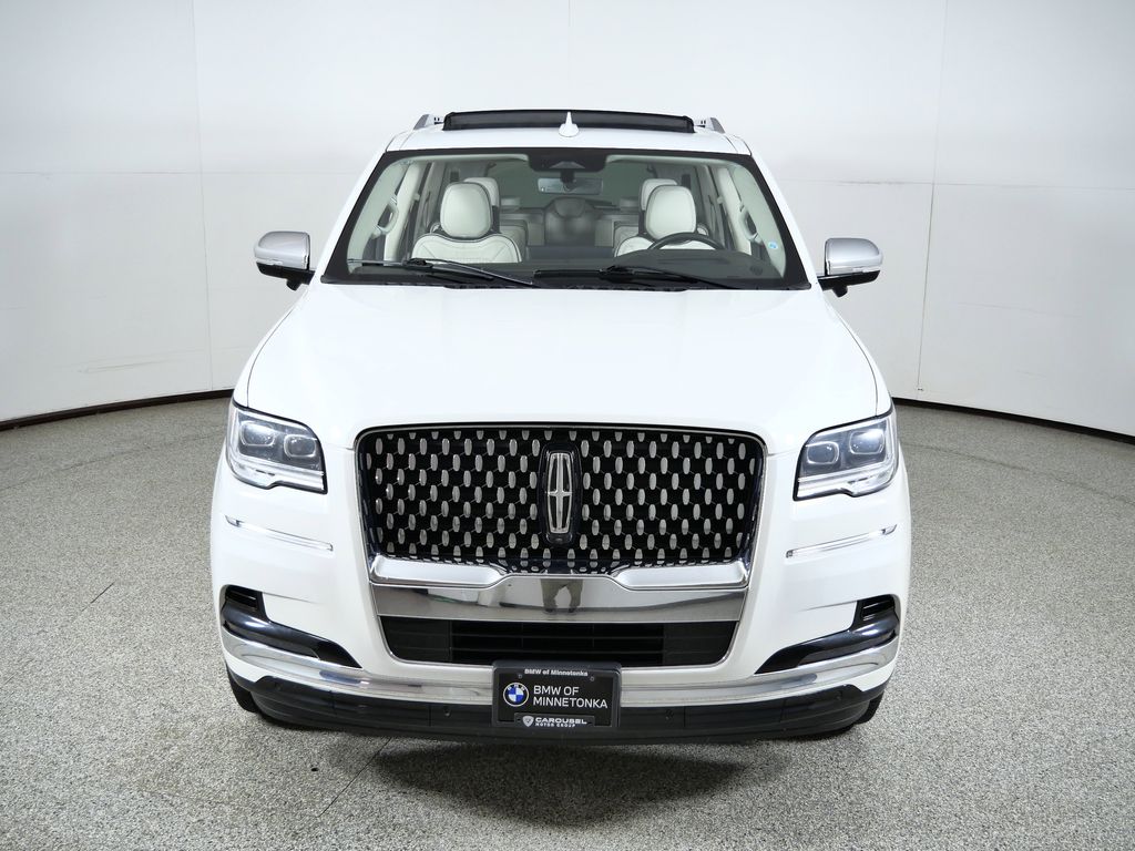 Thumbnail: 2023 Lincoln Navigator L - 17