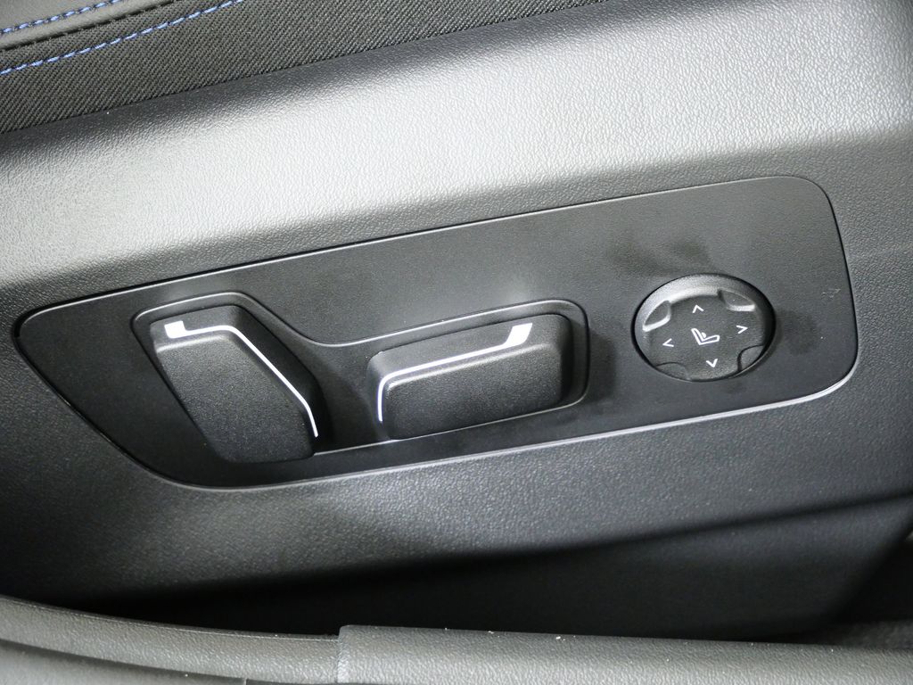 Thumbnail: 2026 BMW i5 - 22