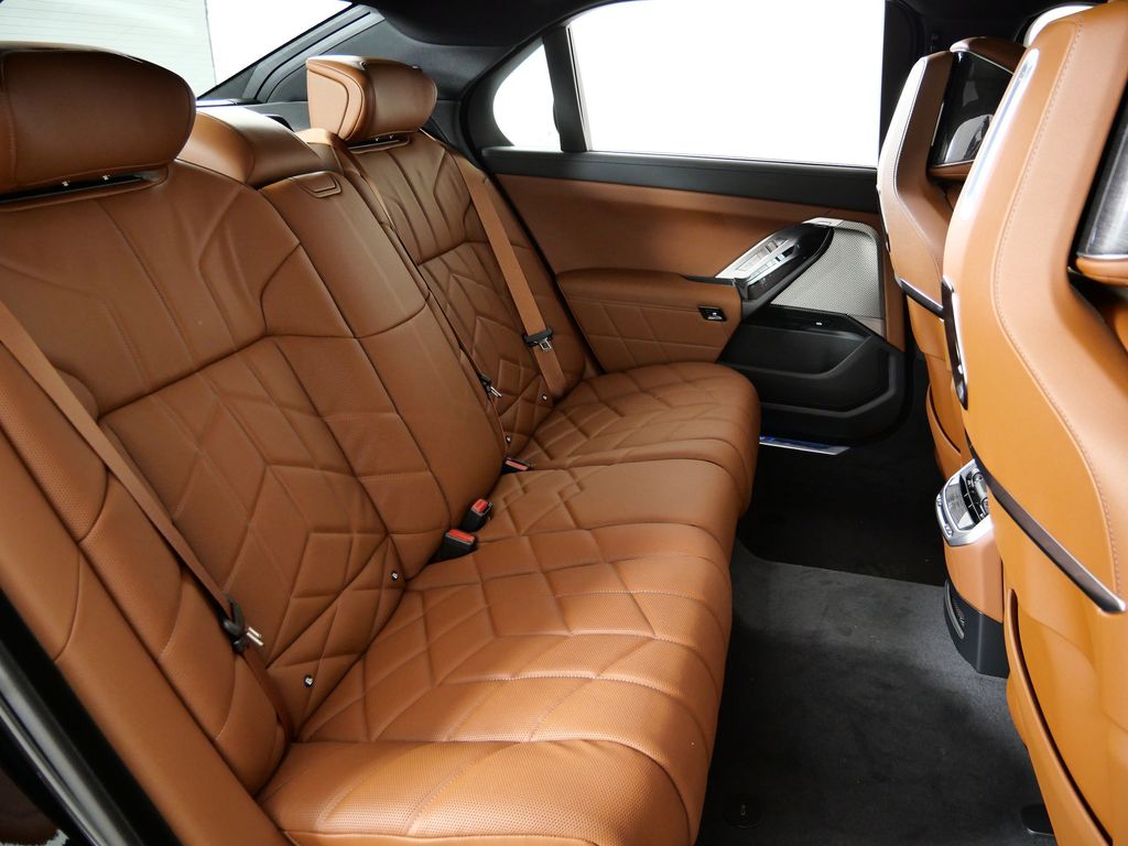 Thumbnail: 2026 BMW 7 Series - 27