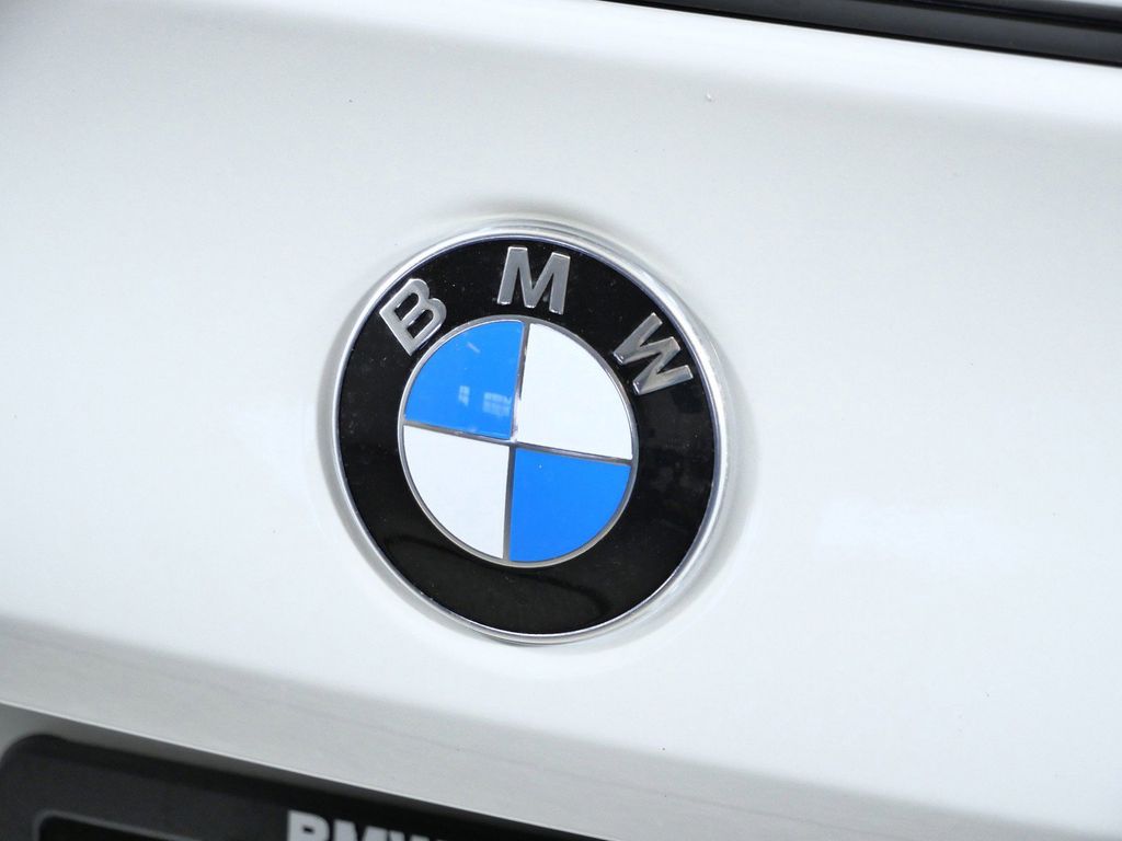 Thumbnail: 2026 BMW M5 - 11