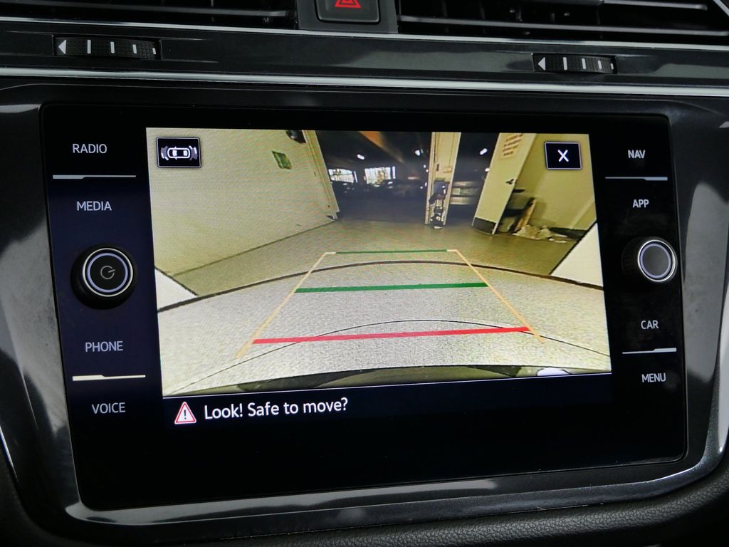 Thumbnail: 2021 Volkswagen Tiguan - 50