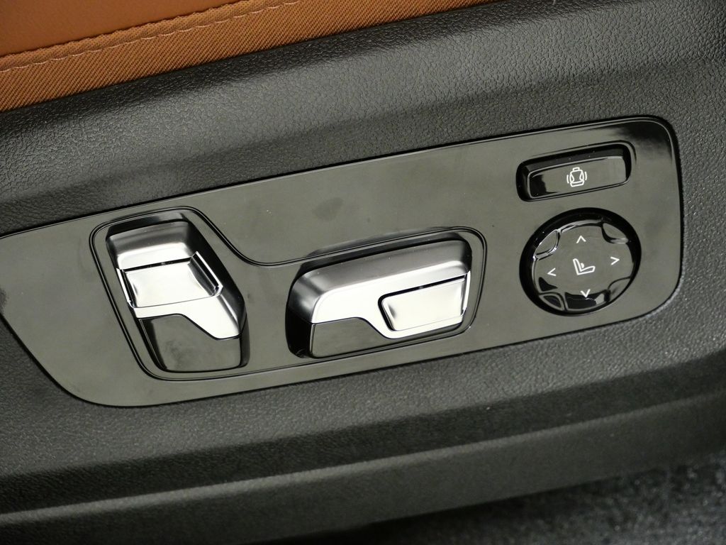 Thumbnail: 2026 BMW X7 - 22