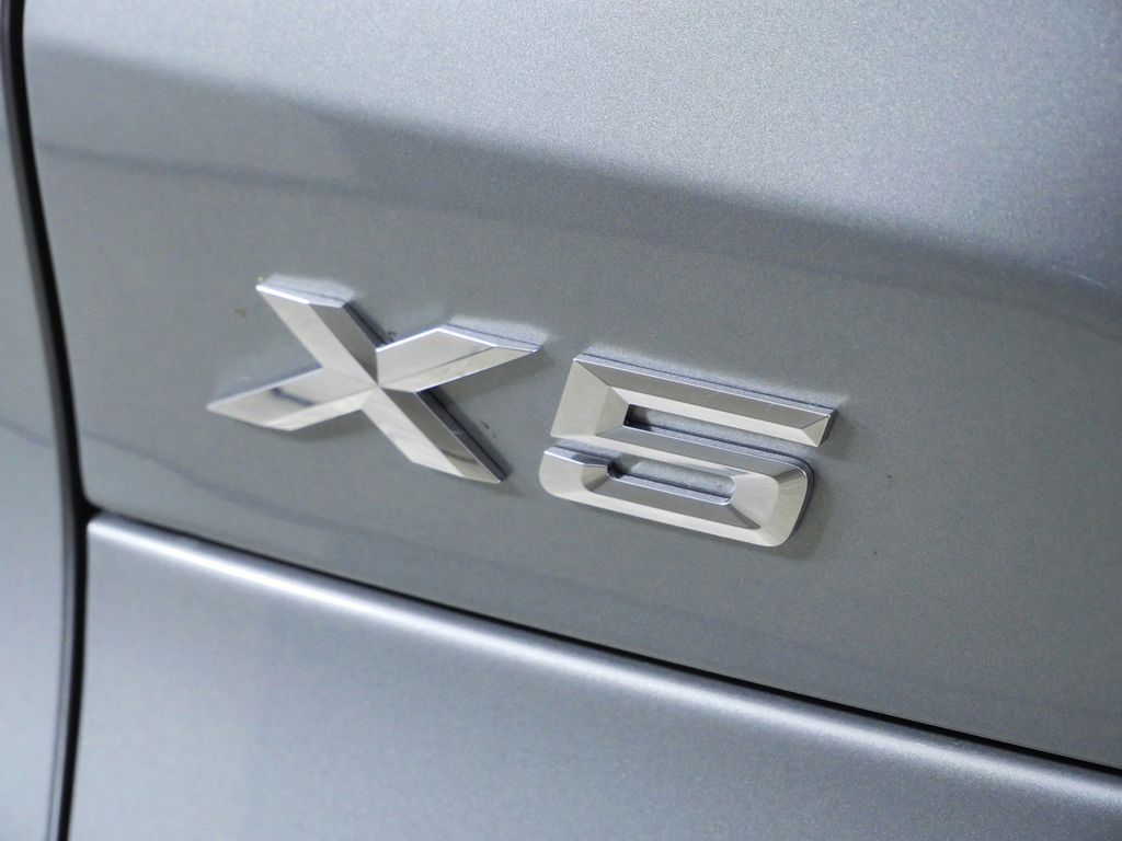 Thumbnail: 2026 BMW X5 - 13