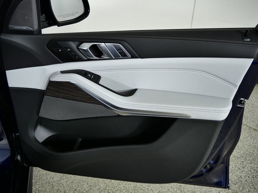 Thumbnail: 2026 BMW X7 - 21